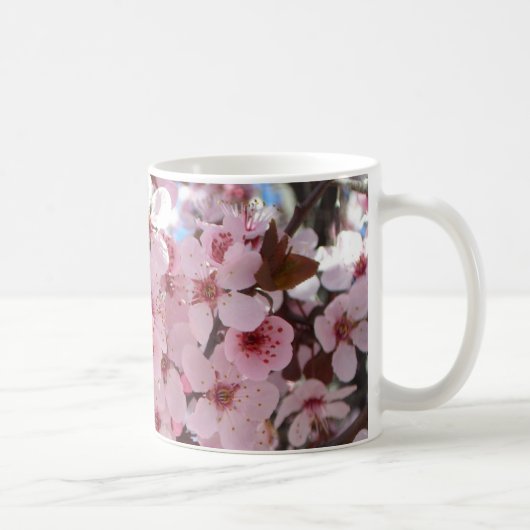 観賞用の花の木の上のピンクの花 コーヒーマグカップ (右)
