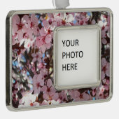 観賞用の花の木の上のピンクの花 シルバープレートフレームオーナメント (右)