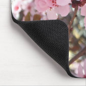 観賞用の花の木の上のピンクの花 マウスパッド (コーナー)