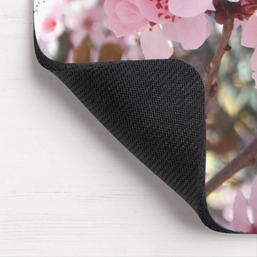 観賞用の花の木の上のピンクの花 マウスパッド (コーナー)