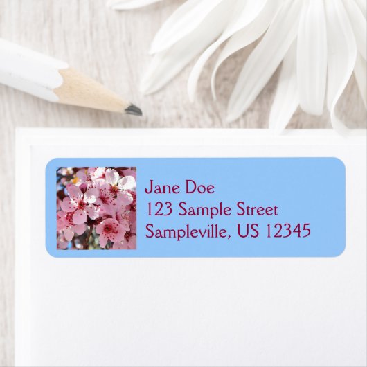 観賞用の花の木の上のピンクの花 ラベル (インサイチュ)