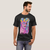 角のある生き物で口に何かくわえている Tシャツ (正面フル)
