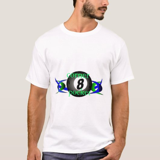 角の小型のロゴ Tシャツ (正面)