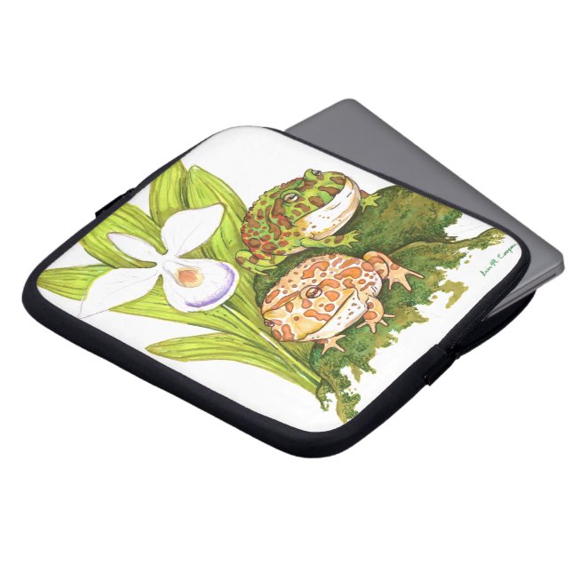 角の華美カエル ラップトップスリーブ (正面上部)