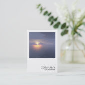 角写真0585 – 日の出/日の入り 名刺 (スタンド正面)