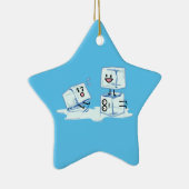 角氷の積み重ねの溶解の風邪をスリップまたは滑ること氷った立方体水 セラミックオーナメント (右)