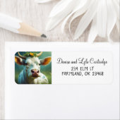 角花が咲き乱れたかわいい白い愛牛 ラベル (インサイチュ)