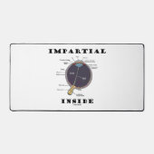 解剖学的眼球の中の公平な目 デスクマット (正面)