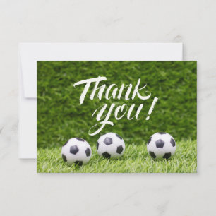 言葉でサッカーボール緑の草の上に感謝 サンキューカード
