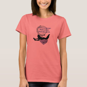 言葉の壁でダウン – 女性のティー Tシャツ
