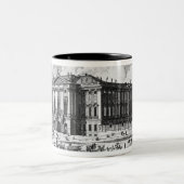 計算のために造られるTrautson宮殿の眺め ツートーンマグカップ (中央)