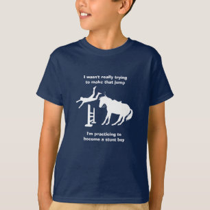 訓練おもしろい中の馬のジャンプのスタントボーイ Tシャツ