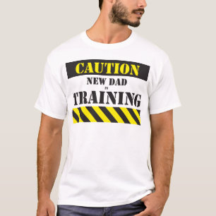 訓練の注意の新しいパパ Tシャツ