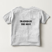 訓練の緑色のベレー帽 トドラーTシャツ (裏面)