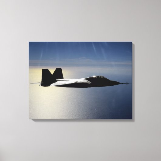 訓練ミッション2を飛行するF/A-22 Raptor キャンバスプリント (正面)