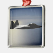 訓練ミッション2を飛行するF/A-22 Raptor メタルオーナメント (左)