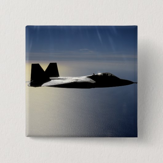 訓練ミッション2を飛行するF/A-22 Raptor 缶バッジ (正面)