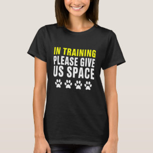 訓練中お願与えい宇宙犬訓練ドッグ Tシャツ