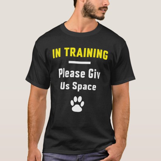 訓練中お願与えい宇宙犬訓練ドッグ Tシャツ (正面)