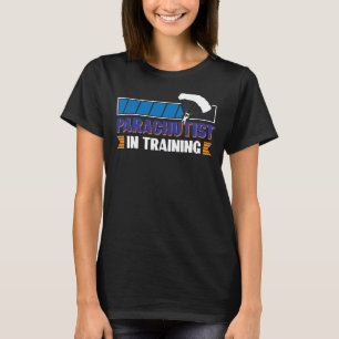 訓練中のパラシュート Tシャツ