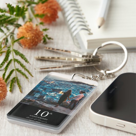 記念写真カスタムのシックな結婚白黒 キーホルダー (正面右)