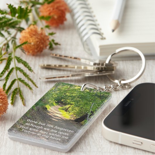 記念写真祈りの言葉歩道トレイル森林樹 キーホルダー (正面右)