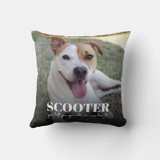 記念犬の写真のパウェプリントを私たちのハート クッション (裏面)