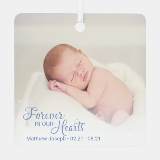 記念男の赤ちゃん写真Forever In Ourハート メタルオーナメント (裏面)