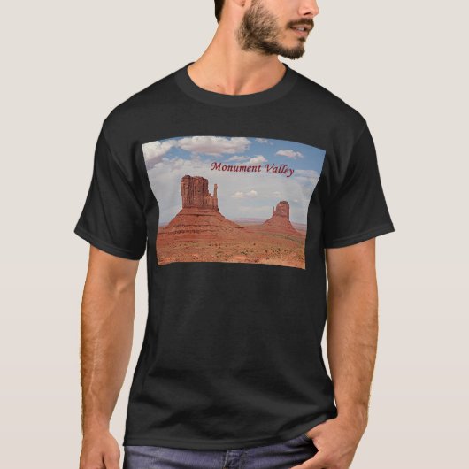 記念碑の谷、ユタ、米国(キャプション1) Tシャツ (正面)