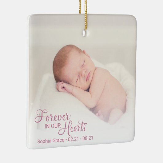 記念赤子の女の子が永遠に私たちのハートで セラミックオーナメント (右)