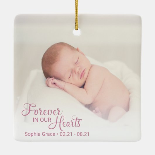 記念赤子の女の子が永遠に私たちのハートで セラミックオーナメント (裏面)