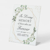 記憶を愛して幾何学的な緑のユーカリで 台座サイン (正面)