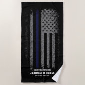 記憶を愛する中で、細い青い線の旗を警察に掲げる ビーチタオル (正面)