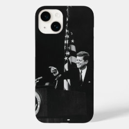 記者会見でのアメリカの大統領ジョン・ケネディ Case-Mate iPhone 14ケース