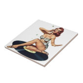 記録に坐っている女の子の上のPin タイル (側面)