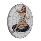 記録に坐っている女の子の上のPin ダーツボード (正面左)