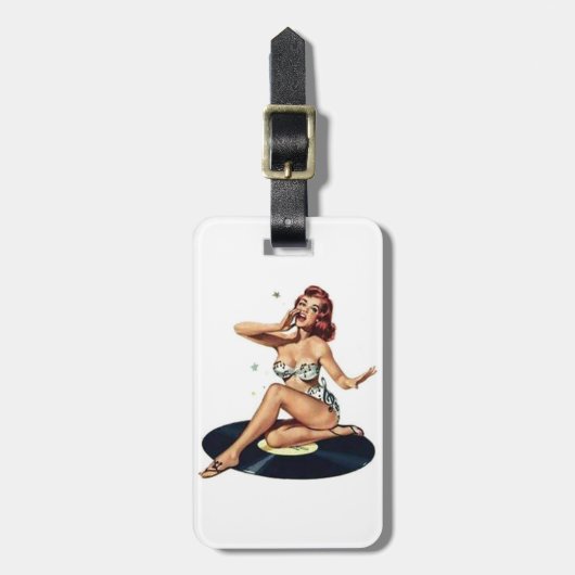 記録に坐っている女の子の上のPin ラゲッジタグ (正面縦)