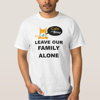 許可をとどまる猫単独で私達の家族 Tシャツ