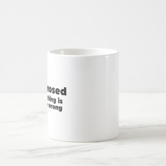 診断されないが、何かが間違っている コーヒーマグカップ (中央)