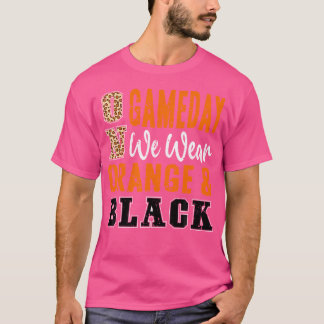 試合の日 フットボールではオレンジと黒のスクール Tシャツ