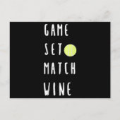 試合セットでワインワイン好きのテニス選手 案内ポストカード (正面)