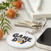 試合日バスケットボールおもしろい青年男女女子スポーツV キーホルダー (正面右)