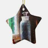 試薬瓶と小さな茶色の瓶 セラミックオーナメント (左)