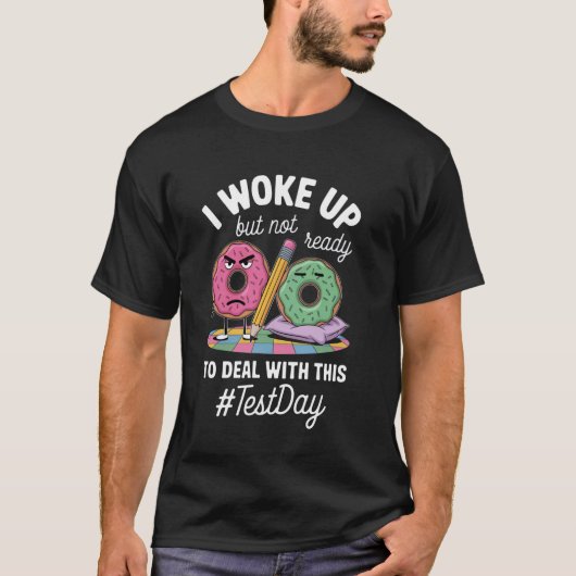 試験日メッセージ付きの不機嫌なドーナツ Tシャツ (正面)