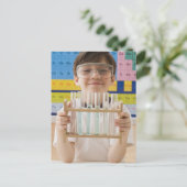 試験管のラックを持つギリシャの少年 ポストカード (スタンド正面)