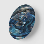 詩人Adiela Akooによる水時計 ラウンド壁時計 (傾斜)