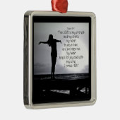 詩篇の主は私の強さのバイブル引用文ブラックグレー メタルオーナメント (右)