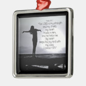 詩篇の主は私の強さのバイブル引用文ブラックグレー メタルオーナメント (左)