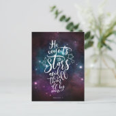 詩篇147:4-5彼は星の聖書の節を数える ポストカード (スタンド正面)