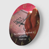 詩篇23:1手の聖なる聖書 ラージ壁時計 (傾斜)